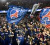 Nasser al-Khelaïfi (président du PSG), Luis Enrique, Luis Campos, Khvicha Kvaratkshelia,Gonçalo Ramos, Ousmane Dembélé, Marco Asensio, Kang-In Lee, Randal Kolo Muani, Senny Mayulu, Bradley Barcola, Ibrahim Mbaye, Gianluigi Donnarumma, Matvey Safonov, Lucas Lavallée, Arnau Tenas, Axel Tape, Noham Kamara, Achraf Hakimi, Presnel Kimpembe, Marquinhos, Lucas Hernandez, Nuno Mendes, Nordi Mukiele, Lucas Beraldo, Milan Skriniar, Yoram Zague, Joane Gadou, Naoufel El Hannach, Willian Pacho, Manuel Ugarte, Fabian Ruiz, Désiré Doué, Danilo Pereira, Vitinha, Gabriel Moscardo, Cher Ndour, Carlos Soler, Warren Zaïre-Emery, João Neves - Les joueurs du PSG célèbrent leur titre de Champion d'Europe au Parc Des Princes à Paris, le 1er juin 2025.
© Cyril Moreau/Bestimage