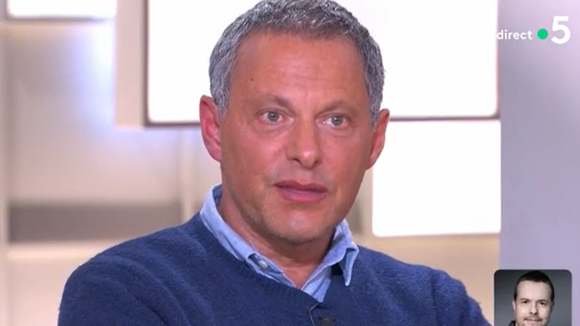 "C'est la première fois que j'en parle" : Marc-Olivier Fogiel lâche un secret de famille en plein direct