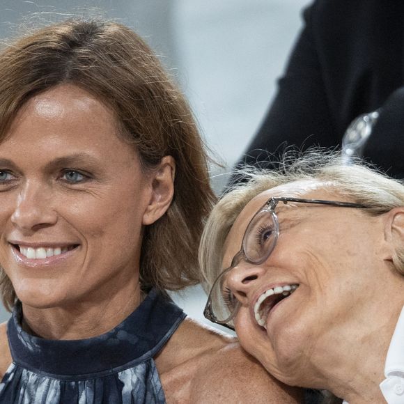 Muriel Robin et sa femme Anne Le Nen dans les tribunes lors des Internationaux de France de Tennis de Roland Garros 2025, à Paris, France, le 4 juin 2025. © Jacovides-Moreau/Bestimage