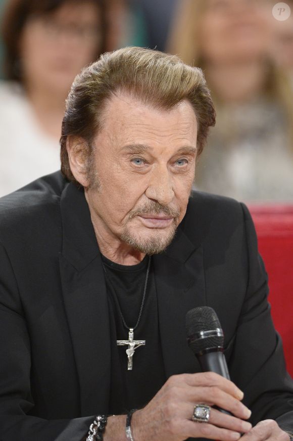 Johnny Hallyday - Johnny Hallyday sur l'enregistrement de l'émission "Vivement Dimanche" à Paris le 19 novembre 2014. © COADIC GUIREC / BESTIMAGE