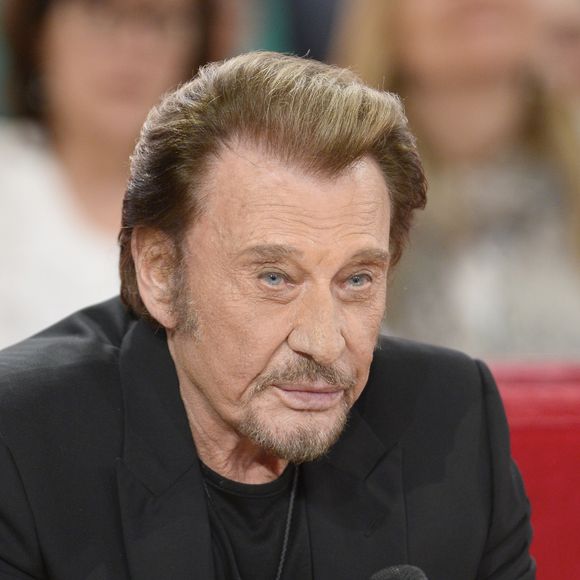 Johnny Hallyday - Johnny Hallyday sur l'enregistrement de l'émission "Vivement Dimanche" à Paris le 19 novembre 2014. © COADIC GUIREC / BESTIMAGE