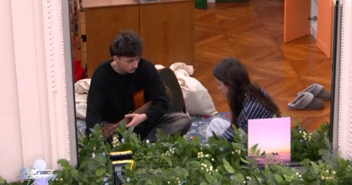 Star Academy : Jeanne ne supporte pas de voir Léo avec une autre élève qu'elle,  elle lui fait une mise au point - Purepeople