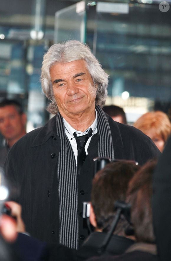 Daniel Guichard assiste à l'enregistrement de 'Champs Elysées' à Paris, France, le 21 novembre 2011, diffusé le samedi 26 novembre sur France 2. Photo by Denis Guignebourg/ABACAPRESS.COM