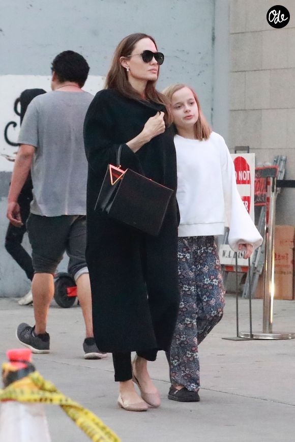 Angelina Jolie et sa sœur jumelle Vivienne étaient présentes dans le public pour l'encourager, tandis que Brad Pitt n'a pas été aperçu lors de cette journée.

Exclusif - Angelina Jolie a passé l'après-midi avec sa fille Vivienne à Los Angeles le 5 janvier 2020. Elles se sont rendu chez un opticien dans un centre commercial.
Bestimage