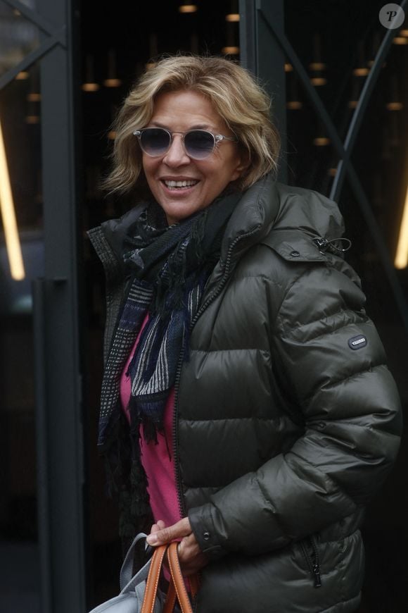 Corinne Touzet - Arrivées à l'enregistrement de l'émission "Vivement dimanche" au studio Gabriel à Paris, le 28 février 2024, diffusée le 3 mars 2024 sur France 3. 
© Christophe Clovis / Bestimage