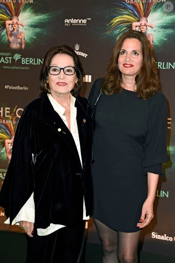 Nana Mouskouri et sa fille Lenou (Hélène Petsilas) - Première de "The One Grand Show" à Berlin, Allemagne, le 6 octobre 2016. © Future-Image/ZUMA Press/Bestimage