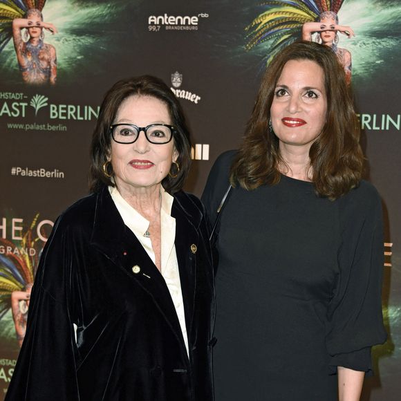 Nana Mouskouri et sa fille Lenou (Hélène Petsilas) - Première de "The One Grand Show" à Berlin, Allemagne, le 6 octobre 2016. © Future-Image/ZUMA Press/Bestimage