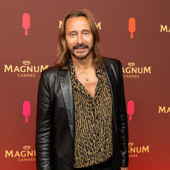 Bob Sinclar est un visage emblématique de la scène musicale française

Bob Sinclar - Soirée sur la plage Magnum lors du 76ème Festival International du Film de Cannes. © Cannes Magnum/Jeremy Melloul/Bestimage