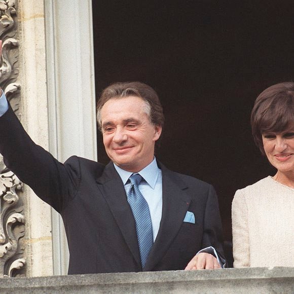 Mariage civil de Michel Sardou et Anne-Marie Périer à Neuilly, 11 octobre 1999. © Abaca