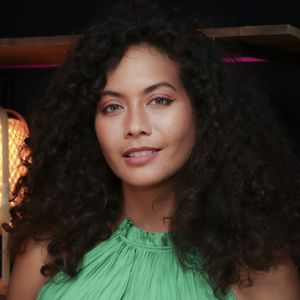 Vaimalama Chaves pose pour En Privé avec, à l'occasion de la promotion de son livre O Vai (éd. First)