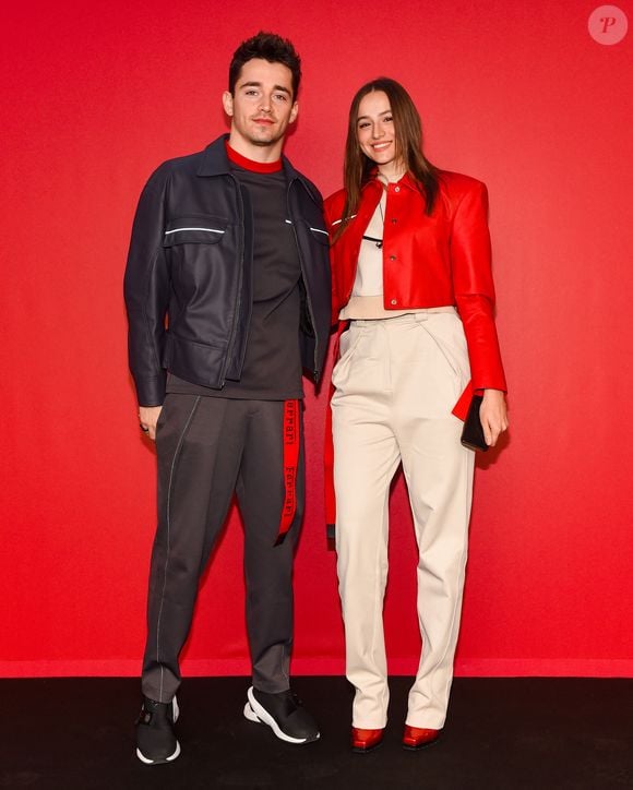 Une tiktokeuse a dénoncé le "drama" autour des comparaisons incessantes entre Charlotte et Alexandra, et les critiques virulentes dont Charlotte est victime.

Charles Leclerc et sa compagne Charlotte Sine - People dans les backstage du défilé de mode automne-hiver 2022/2023 "Ferrari" lors de la fashion week de Milan. Le 27 février 2022