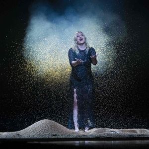 La chanteuse va devoir prendre du temps pour elle pour digérer cette défaite. 
Bâle, Suisse : Louane de France se produit pendant les répétitions générales avant la première demi-finale en direct du 69e Concours Eurovision de la chanson qui s'est tenue à St. Jakobshalle, à Bâle, en Suisse. 
© Baden Roth/ZUMA Press Wire