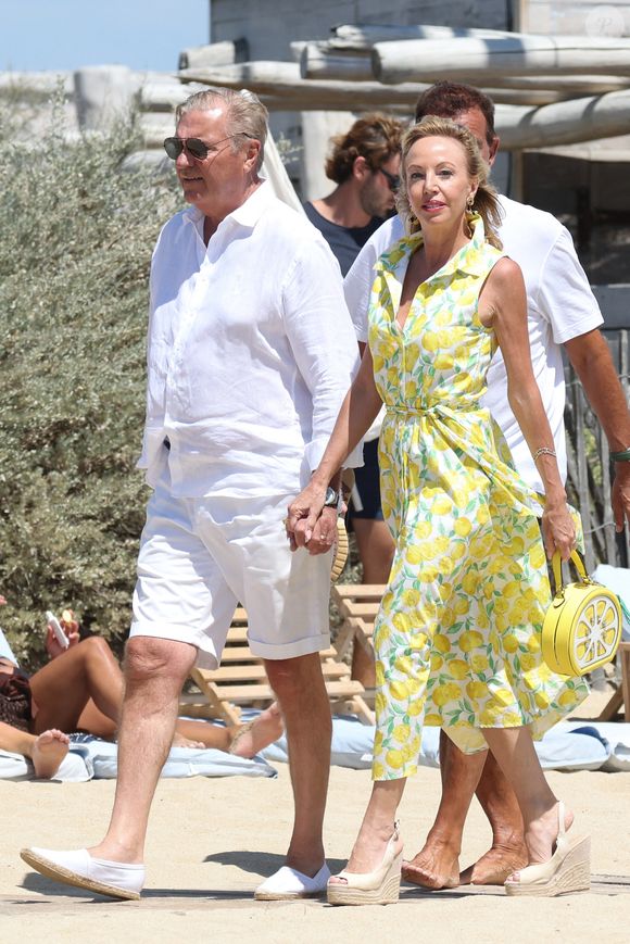 Charles et Camilla de Bourbon des Deux-Siciles, Camilla de Bourbon des Deux-Siciles ont retrouvé la famille royale de Belgique

Charles de Bourbon des Deux-Siciles, Camilla de Bourbon des Deux-Siciles et leurs filles les princesses Maria Carolina et Maria Chiara sont allés déjeuner avec le prince Laurent de Belgique et ses enfants les princes Aymeric et Nicolas et la princesse Louise de Belgique au club 55 à Saint-Tropez le 3 aout 2025. Agence / Bestimage