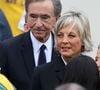 Une présence familiale qui fait écho à une rencontre quelques jours auparavant, à Castel Gandolfo, avant la venue du souverain pontife en France.

Bernard Arnault et sa femme Hélène Mercier-Arnault Les célébrités lors de la grande messe du pape Leon XIV sur la place de la Concorde à Paris © Jacovides / Moreau / Bestimage