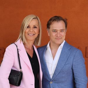 En 2023, Renaud Capuçon présentait deux violons "infiniment légers, d’un bois patiné et mat", aux journalistes du "Monde"

Laurence Ferrari et son mari Renaud Capuçon - Célébrités au village lors des Internationaux de France de tennis de Roland Garros 2024 à Paris