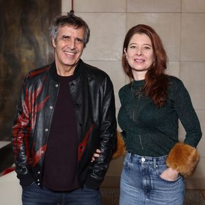 Julien Clerc et sa femme Helene Gremillon lors de la nomination de Stéphane Bern comme Pape du Patrimoine lors de la Saint Clément au restaurant Alain Ducasse Baccarat, à Paris, France, le 20 novembre 2025. © Denis Guignebourg/Bestimage