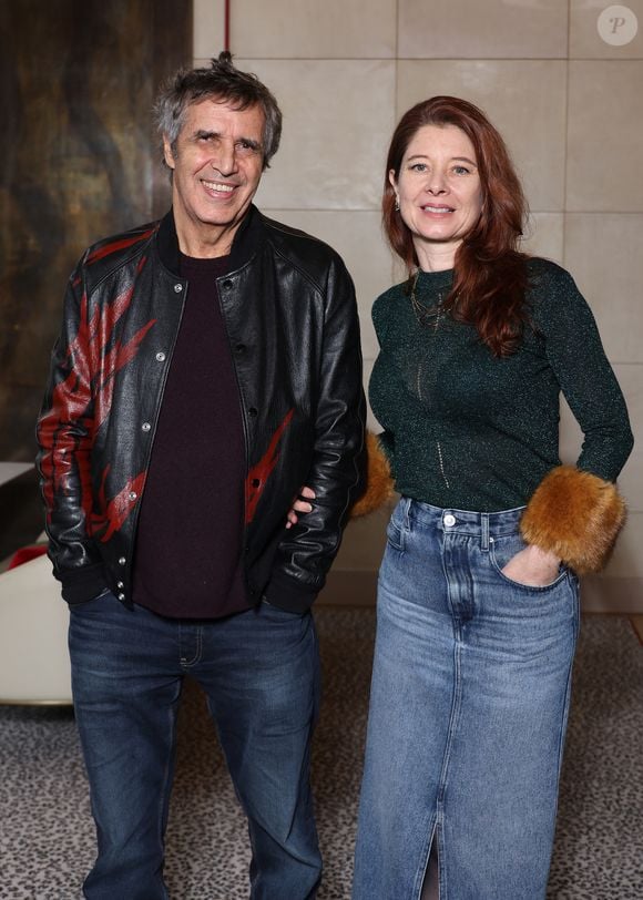 Julien Clerc et sa femme Helene Gremillon lors de la nomination de Stéphane Bern comme Pape du Patrimoine lors de la Saint Clément au restaurant Alain Ducasse Baccarat, à Paris, France, le 20 novembre 2025. © Denis Guignebourg/Bestimage