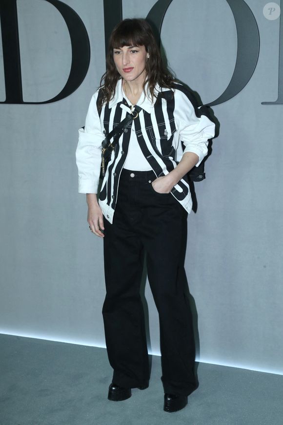Juliette Armanet - Célébrités au Défilé de Mode Dior, Prêt-à-porter Automne / Hiver 2025-2026 dans le cadre de la Fashion Week de Paris, France, le 04 Mars 2025. 

© Bertrand Rindoff / Bestimage