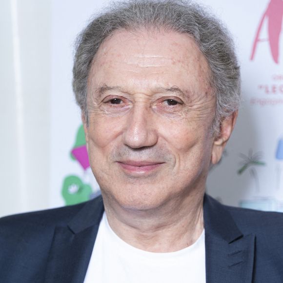 Exclusif - Michel Drucker - Festival des Livres et des Artistes organisé par l'association "Lecture pour Tous" engagée dans la lutte contre l'illettrisme au Mail Branly à Paris le 3 juillet 2022. © Pierre Perusseau / Jack Tribeca / Bestimage