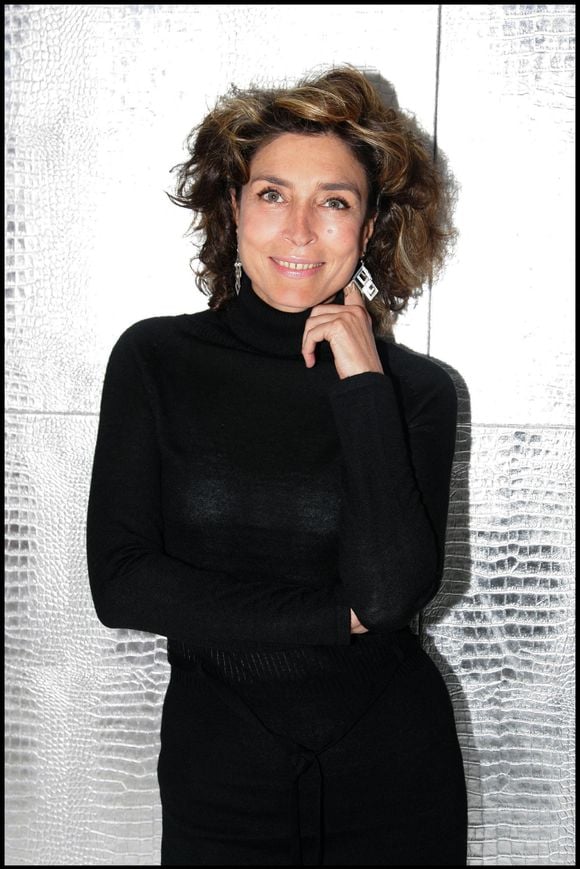 En 2002, son époux Nicolas, papa de leur fils Hugo, finissait derrière les barreaux

Marie-Ange Nardi à la conférence de presse de la chaîne Vivolta au Karré Magik de paris en septembre 2017 © Guillaume Gaffiot Bestimage