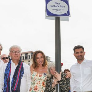 Jeudi 20 août, elle a inauguré une place à son nom à Angoulême.

Laura Smet, accompagnée des délégués généraux du festival FFA, Marie-France Brière et Dominique Besnehard, ancien agent de l'actrice et ami de longue date, et du maire d'Angoulême Xavier Bonnefont, inaugure la place en hommage à sa mère Nathalie Baye devant le cinéma CGR: au niveau du 30 rue Saint Roch, à Angoulême, France, le 20 août 2026 © Jean-Marc Lhomer/Bestimage