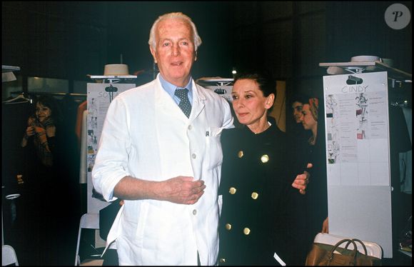 Archives - Le couturier Hubert de Givenchy et Audrey Hepburn en 1992.