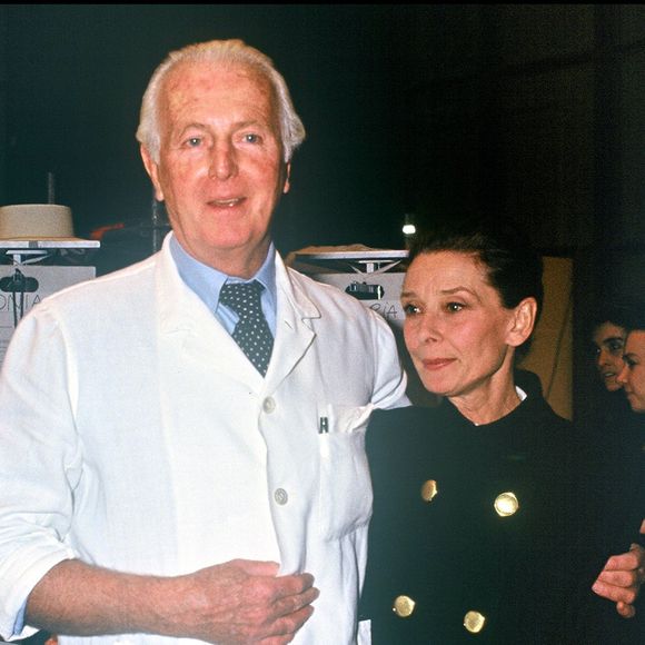 Archives - Le couturier Hubert de Givenchy et Audrey Hepburn en 1992.