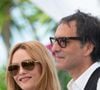 Aujourd'hui comblée avec Samuel Benchetrit, la chanteuse a connu de belles histoires...
Samuel Benchetrit et Vanessa Paradis au Photocall de Cette Musique Ne Joue Pour Personne dans le cadre du 74ème Festival International du Film de Cannes à Cannes, France, le 10 juillet 2021. Photo de Aurore Marechal/ABACAPRESS.COM