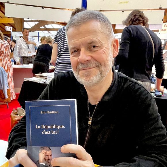 Eric Naulleau - Les célébrités en dédicace à la 43ème Foire du Livre de Brive (7 - 9 novembre 2025), le 8 novembre 2025. © Fabien Faure / Bestimage