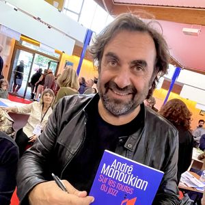 André Manoukian lors de la 40ème Foire du Livre de Brive à Brive-la-Gaillarde, France, le 5 novembre 2022.

© Fabien Faure/Bestimage