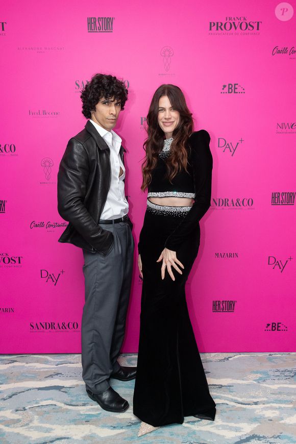 Exclusif - Lucas Mendez et Candice Duthe  - Soirée à la suite Sandra & Co lors du Festival International Canneseries Saison 8, à l’hôtel JW Marriott Cannes .
 Il y a des lieux qui voyagent avec leur époque. Nouveau Tempo, nouvelle vie!
Après avoir illuminée les jours et les nuits du Festival de Cannes, la Suite Sandra and Co s’installe au JW Marriott pendant le Festival Cannes séries, plus dynamique, plus moderne, plus en phase avec les battements de la culture sérielle.
Pendant dix ans, La Célèbre Suite de Sandra Sisley a rythmé les journées et enflammé les nuits du Festival de Cannes, accueillant comédiens, réalisateurs, artistes, journalistes et créateurs dans un écrin festif et chaleureux devenu culte.
En 2025, Sandra Sisley relève un nouveau défi : faire exister sa Suite au Festival Cannes Séries du 24 au 29 avril 2025 dans une version repensée, contemporaine, audacieuse et ancrée dans son époque.
Rebaptisée pour l’occasion “La Suite Sandra & Co x Day+”, en partenariat avec la marque de bien-être Day+, cet endroit unique a été pensé pour recevoir les experts de la culture sérielle, les artisans du « binge », les journalistes, les talents, et ce jour et nuit.
En journée, la programmation mêlera cinéma, beauté, mode et découverte.
Le soir, un Pianiste en live accueillera les prestigieux invités de la maîtresse des lieux.
Fidèle à son exigence de qualité et à son goût du détail, Sandra Sisley s’entoure d’une équipe redoutablement efficace, une team de choc pour un festival de choc, ainsi que d’illustres partenaires qui incarnent l’excellence dans leur domaine : Day+, numéro un du collagène en France, Franck Provost, leader de la coiffure en Europe ; la maison de de haute joaillerie Mazarin, incarnation du raffinement et de l’allure à la française; les incontournables marques de vins Minuty et de spiritueux Spirit Brothers, ainsi que d’autres Maisons de renommées internationales.
Rendez-vous donc au 50 boulevard de la Croisette, hôtel JW Marriott pour découvrir la saison une de la Suite Sandra and Co X Day Plus.
Du 24 au 29 avril 2025 de 10 heures à 2 heures du matin. 
© Aurelio Stella - Aurore Partouche / Evenjoy /Bestimage