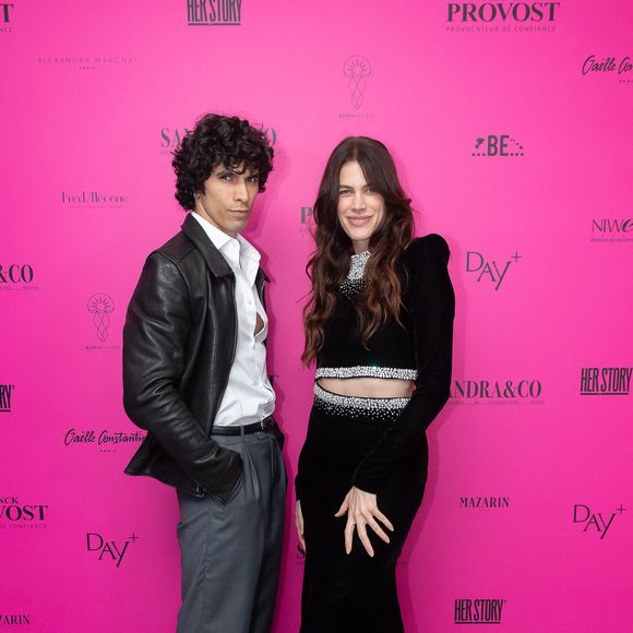 Exclusif - Lucas Mendez et Candice Duthe  - Soirée à la suite Sandra & Co lors du Festival International Canneseries Saison 8, à l’hôtel JW Marriott Cannes .
 Il y a des lieux qui voyagent avec leur époque. Nouveau Tempo, nouvelle vie!
Après avoir illuminée les jours et les nuits du Festival de Cannes, la Suite Sandra and Co s’installe au JW Marriott pendant le Festival Cannes séries, plus dynamique, plus moderne, plus en phase avec les battements de la culture sérielle.
Pendant dix ans, La Célèbre Suite de Sandra Sisley a rythmé les journées et enflammé les nuits du Festival de Cannes, accueillant comédiens, réalisateurs, artistes, journalistes et créateurs dans un écrin festif et chaleureux devenu culte.
En 2025, Sandra Sisley relève un nouveau défi : faire exister sa Suite au Festival Cannes Séries du 24 au 29 avril 2025 dans une version repensée, contemporaine, audacieuse et ancrée dans son époque.
Rebaptisée pour l’occasion “La Suite Sandra & Co x Day+”, en partenariat avec la marque de bien-être Day+, cet endroit unique a été pensé pour recevoir les experts de la culture sérielle, les artisans du « binge », les journalistes, les talents, et ce jour et nuit.
En journée, la programmation mêlera cinéma, beauté, mode et découverte.
Le soir, un Pianiste en live accueillera les prestigieux invités de la maîtresse des lieux.
Fidèle à son exigence de qualité et à son goût du détail, Sandra Sisley s’entoure d’une équipe redoutablement efficace, une team de choc pour un festival de choc, ainsi que d’illustres partenaires qui incarnent l’excellence dans leur domaine : Day+, numéro un du collagène en France, Franck Provost, leader de la coiffure en Europe ; la maison de de haute joaillerie Mazarin, incarnation du raffinement et de l’allure à la française; les incontournables marques de vins Minuty et de spiritueux Spirit Brothers, ainsi que d’autres Maisons de renommées internationales.
Rendez-vous donc au 50 boulevard de la Croisette, hôtel JW Marriott pour découvrir la saison une de la Suite Sandra and Co X Day Plus.
Du 24 au 29 avril 2025 de 10 heures à 2 heures du matin. 
© Aurelio Stella - Aurore Partouche / Evenjoy /Bestimage