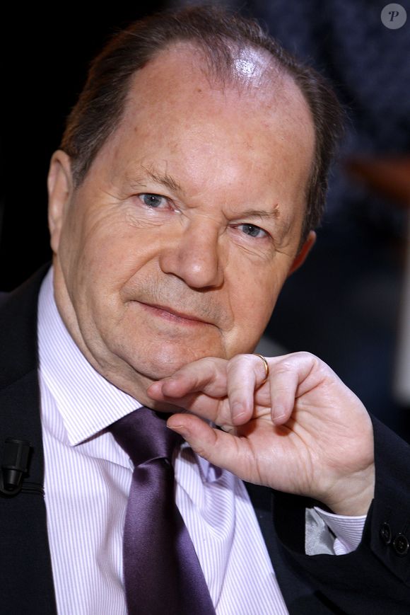 "Je n'ai pas eu la moindre explication de qui que ce soit sur mon renvoi", indique-t-il.

Portrait de Philippe Bilger 2014
JLPPA / Bestimage
