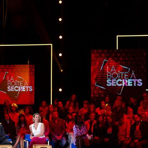 Exclusif - Exclusif - Kamel Ouali, Michele Torr et Lorie (Laure Pester) lors de l'enregistrement de l'émission "La Boîte à secrets", présentée par F.Bollaert et diffusée le 3 octobre 2025 sur France 3, dans les studios du Lendit à Saint-Denis, Seine Saint-Denis, France, le 9 septembre 2025. © Pierre Perusseau/Bestimage