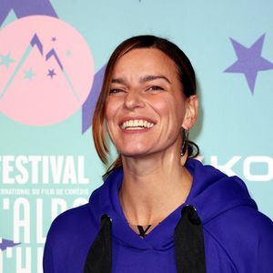 Fauve Hautot au photocall du 27éme Festival International du Film de Comédie de l'Alpe d'Huez, France, le 19 janvier 2024. © Dominique Jacovides/Bestimage