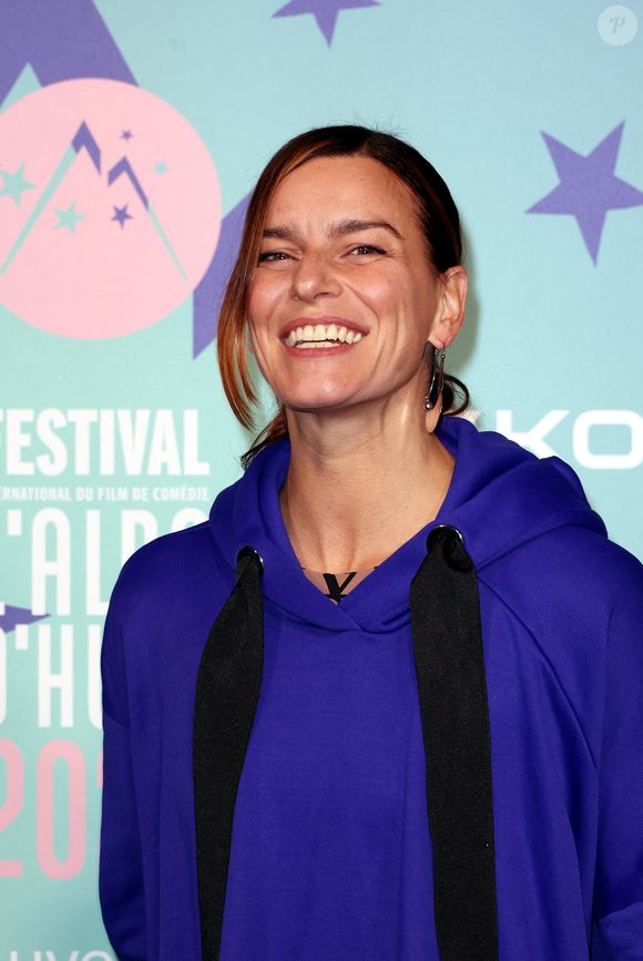 Fauve Hautot au photocall du 27éme Festival International du Film de Comédie de l'Alpe d'Huez, France, le 19 janvier 2024. © Dominique Jacovides/Bestimage