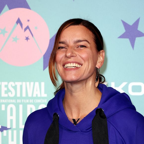 Fauve Hautot au photocall du 27éme Festival International du Film de Comédie de l'Alpe d'Huez, France, le 19 janvier 2024. © Dominique Jacovides/Bestimage