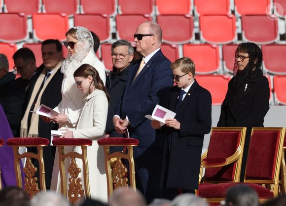 "Des pizzas, on en prépare de temps en temps pour les enfants princiers, en faisant la pâte à la minute. Mais pas au niveau de ce concours", affirme le vice-champion mondial.

La princesse Charlène de Monaco, la princesse Gabriella, le prince Albert II de Monaco, le prince Jacques, la princesse Stéphanie de Monaco - Messe célébrée par le pape Léon XIV au stade Louis II de Monaco - Visite historique du pape Léon XIV à Monaco le 28 mars 2026.
© Claudia Albuquerque / Bestimage