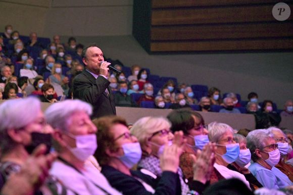 Exclusif - Julien Lepers durant la 7ème édition du grand concours départemental "Danse avec les seniors" dans la salle Apollon du palais Acropolis à Nice le 6 février 2022. © Bruno Bebert/Bestimage