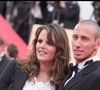 Mère et fille posent tout sourire dans une ambiance de vacances.

Laure Manaudou et Frédérick Bousquet – Montée des marches du film La Princesse de Montpensier lors du 63e Festival de Cannes.