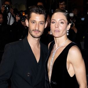 Amoureux de Natasha Andrews, qu'il a rencontrée sur les bancs des cours Florent, Pierre Niney est devenu papa de deux filles avec elle

Pierre Niney et sa compagne Natasha Andrews - Descente des marches du film " Le comte de Monte-Cristo " lors du 77ème Festival International du Film de Cannes, au Palais des Festivals à Cannes. 
© Jacovides-Moreau / Bestimage
