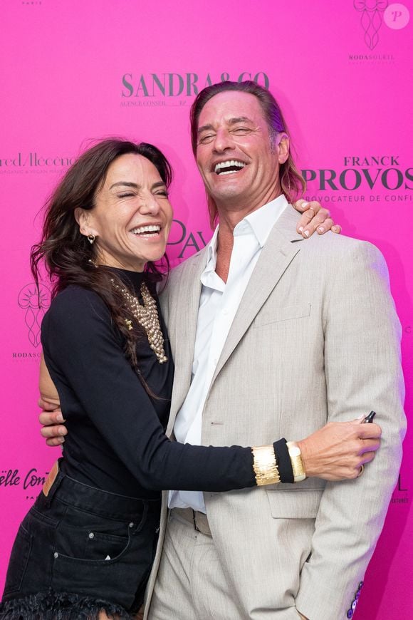Exclusif - Sandra Sisley et Josh Holloway - Photocall à la suite Sandra & Co lors du Festival International des Séries de Cannes, Canneseries Saison 8, à l’hôtel JW Marriott Cannes le 27 avril 2025.
© Aurelio Stella / William Sanches Tavares / Evenjoy / Bestimage