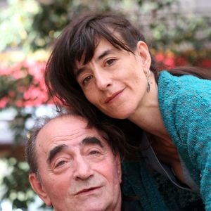 Malgré cette souffrance, Romane Bohringer affirme avoir toujours aimé son père et ressenti une profonde empathie à son égard.

Richard Bohringer et sa fille Romane posent à l'hôtel Best Western à Saint-Raphaël le 14 avril 2015.

© Philippe Arnassan / Nice Matin / Bestimage