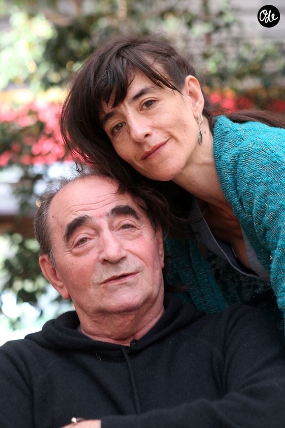 Malgré cette souffrance, Romane Bohringer affirme avoir toujours aimé son père et ressenti une profonde empathie à son égard.

Richard Bohringer et sa fille Romane posent à l'hôtel Best Western à Saint-Raphaël le 14 avril 2015.

© Philippe Arnassan / Nice Matin / Bestimage