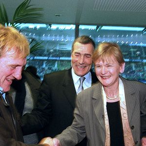 Rétro - Décès de Gérard Bourgoin ancien président de l'AJA, victime d'une crise cardiaque à l'âge de 85 ans en rentrant du match Auxerre-Strasbourg - Archives - Marie-George Buffet, Gérard Depardieu et  Gérard Bourgoin au Stade de France. DANIEL GIRY / BESTIMAGE