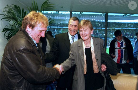 Rétro - Décès de Gérard Bourgoin ancien président de l'AJA, victime d'une crise cardiaque à l'âge de 85 ans en rentrant du match Auxerre-Strasbourg - Archives - Marie-George Buffet, Gérard Depardieu et  Gérard Bourgoin au Stade de France. DANIEL GIRY / BESTIMAGE