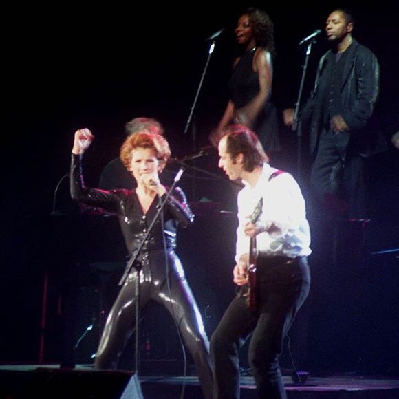 Archives - Céline Dion et Jean-Jacques Goldman lors du concert de Céline Dion au Stade de France à Paris.
Crédit : AGENCE / BESTIMAGE