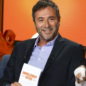 Animateur de la nouvelle émission "Animalement Vôtre" sur France 3, Bernard Montiel s'est affiché avec un autre visage bien connu de la télévision. 

Exclusif - Bernard Montiel, sur plateau de la nouvelle émission "Animalement Vôtre" présentée par Bernard Montiel et diffusée le 16 novembre sur France 3, à Paris, France. © Jack Tribeca/Bestimage