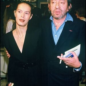 ARCHIVES - SERGE GAINSBOURG ET SA FEMME BAMBOU A LA GENERALE DE LA PIECE "KEAN" AU THEATRE MARIGNY A PARIS EN 1987