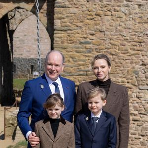 Le prince Albert II de Monaco, La princesse Charlène de Monaco, La princesse Gabriella de Monaco, comtesse de Carladès, Le prince Jacques de Monaco, marquis des Baux lors d'une visite au Fort la Latte, Château de La Roche Goyon à Plévenon le 9 avril 2025. Le donjon fut érigé vers 1350 par Etienne III de Goyon, seigneur de Matignon

© Olivier Huitel / Pool / Bestimage
